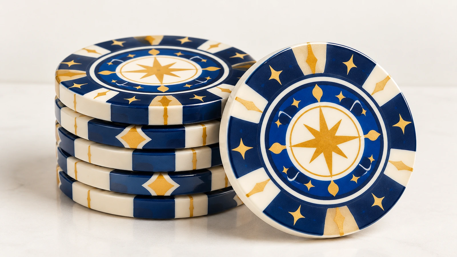 星形图案圆片堆叠 星形图案圆片堆,旁边是一片直立的装饰圆片